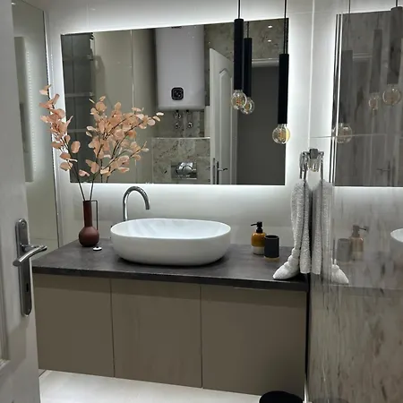 Tara Apartman